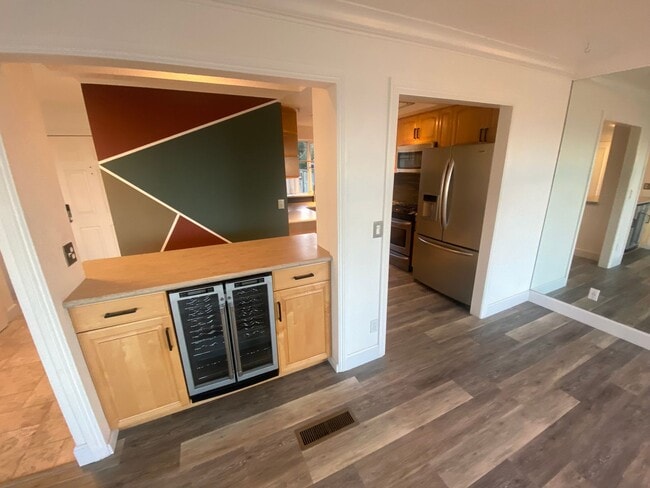 Building Photo - Beautiful 2 Bedroom, 2.5 Bathroom Home with views of the ocean and coastline