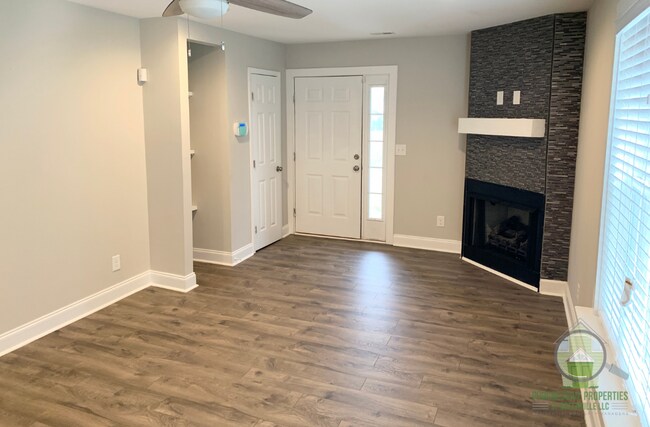 Building Photo - 119 Dime St