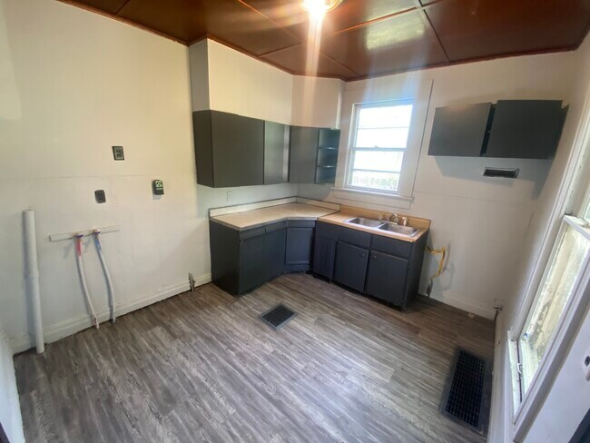 Building Photo - 1203 Mc Kinley Ave