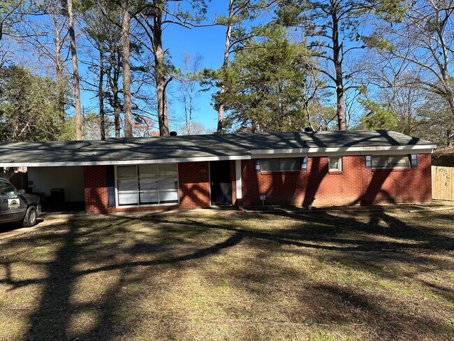 Building Photo - 2710 E Benwood Dr