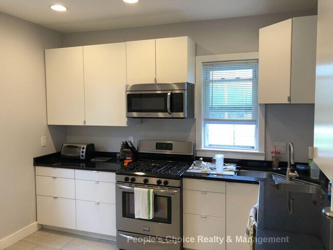 Foto del edificio - Gorgeous three bedroom in Brookline Availa...