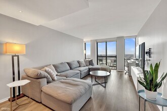 Building Photo - 1660 N La Salle Dr