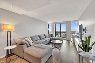 Building Photo - 1660 N La Salle Dr