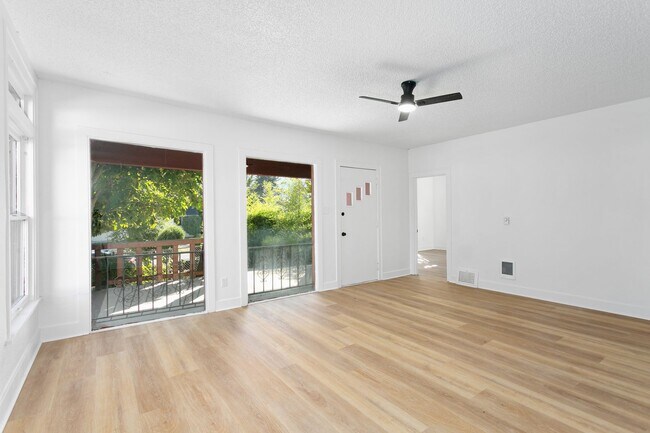 Foto del edificio - Beautiful 3 bd home close to the hospital