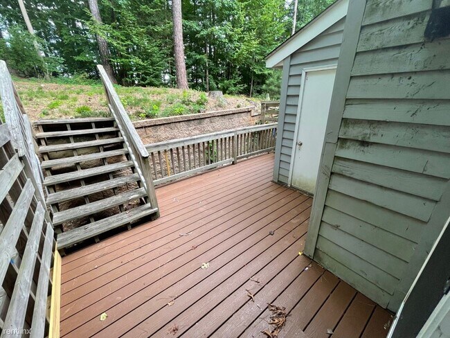 Building Photo - 2 br, 1.5 bath Duplex - 5763 Forest Lawn Ct
