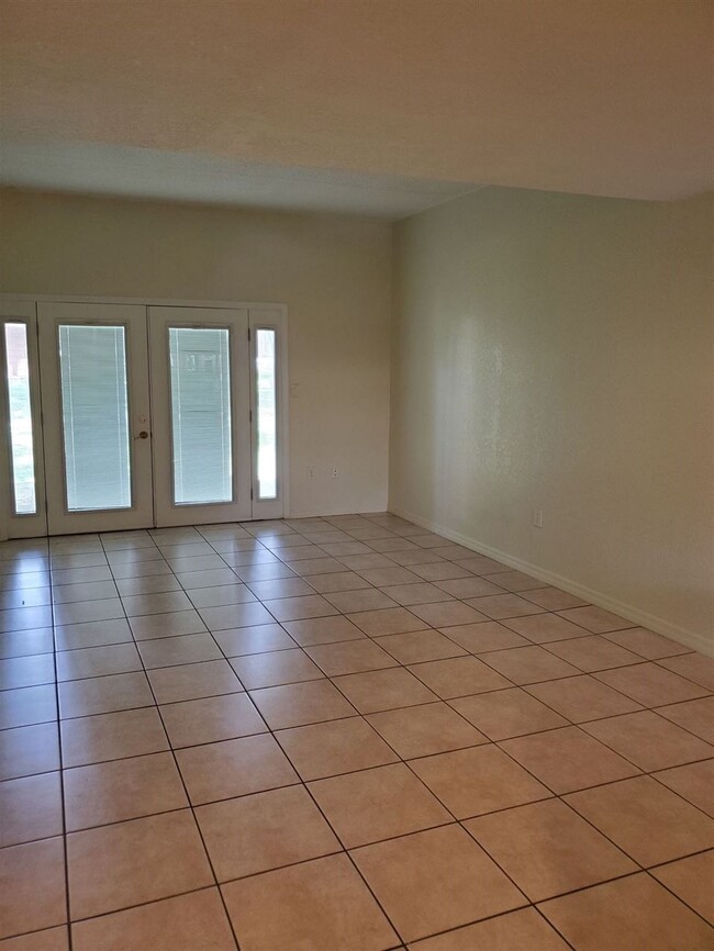 Foto del edificio - 2731 N Blair Stone Rd