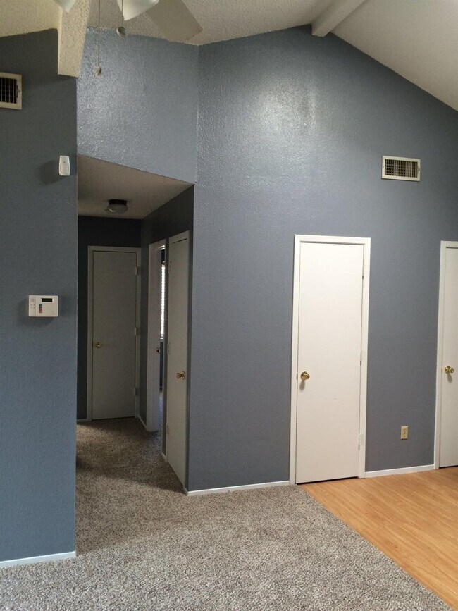 Building Photo - 120 N Troy Ave