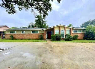 Building Photo - 8223 Bellaire Blvd