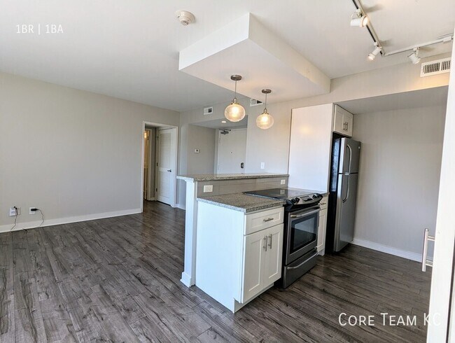 Building Photo - Plaza 1 Bed Next to Nelson Laundry In Unit