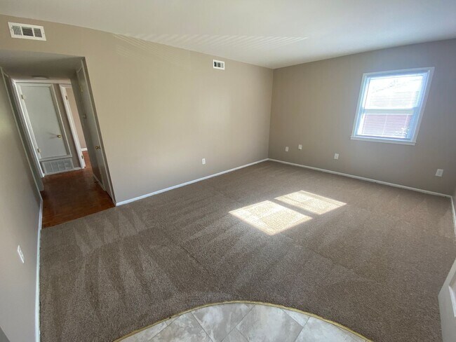 Foto del edificio - 3 Bedroom, 1.5 Bathroom House in Winston-S...