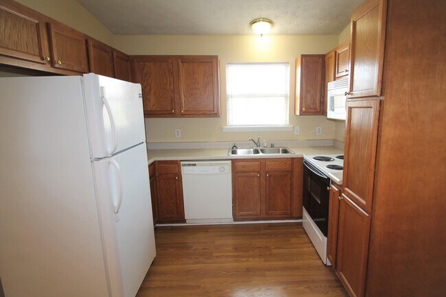 Building Photo - 106 Aubrey Dr