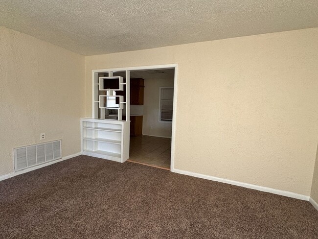 Building Photo - 1605 NW Williams-Hot new listing!