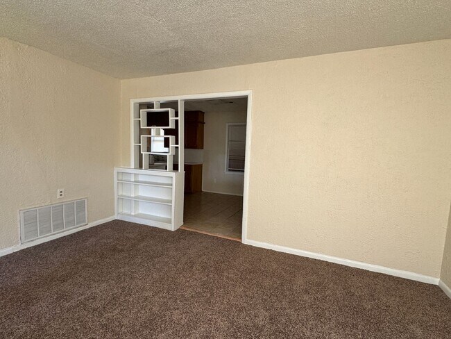 Foto del edificio - 1605 NW Williams-Hot new listing!
