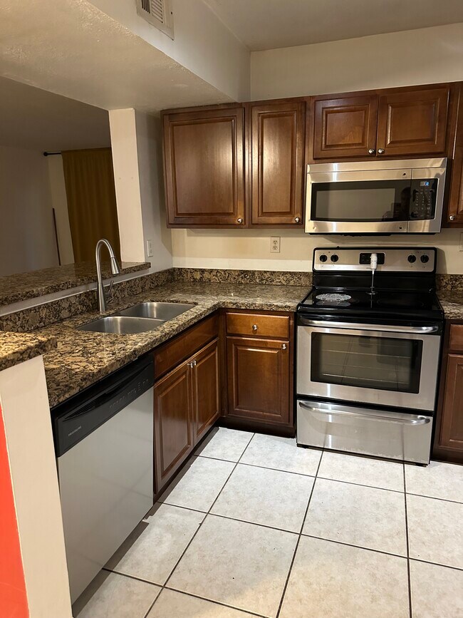 Building Photo - 15721 SW 137th Ave