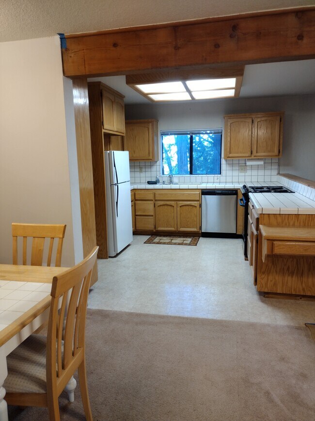 Foto del edificio - 1200 Aurora Ln