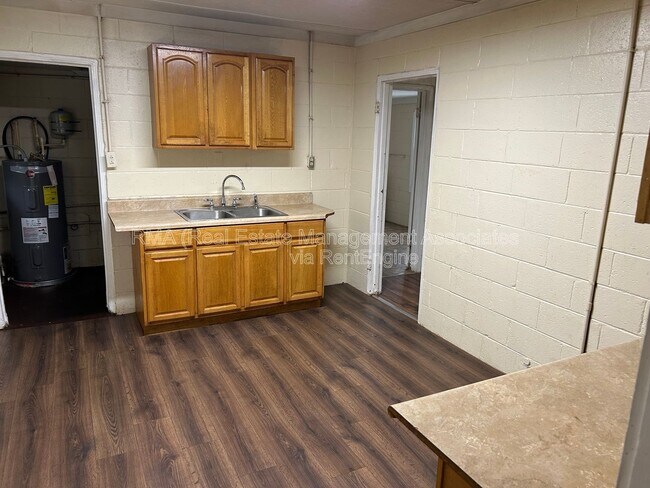 Foto del edificio - 909 Cleveland St