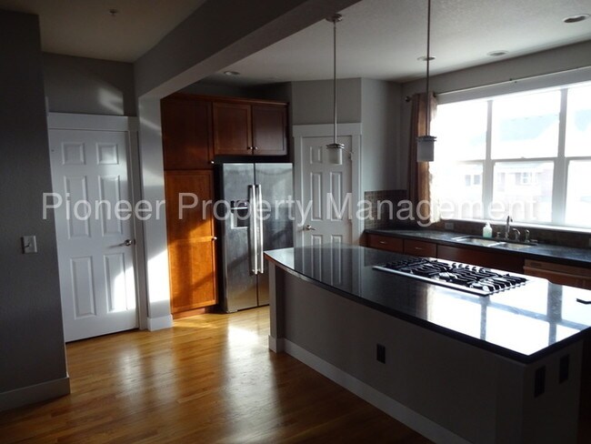 Building Photo - 5411 W 97th Pl