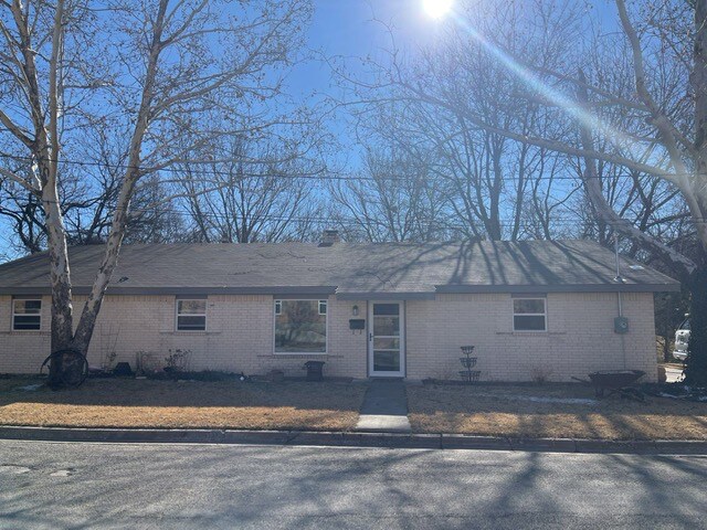Primary Photo - 1101 Miller St