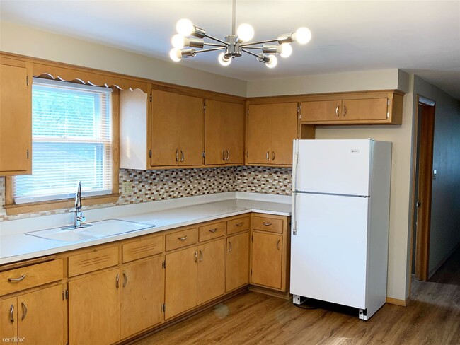Building Photo - 2 br, 1 bath Duplex - 3448 South 44th Stre...