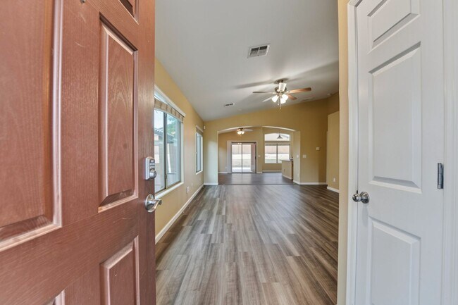 Building Photo - 25840 W Winslow Ave