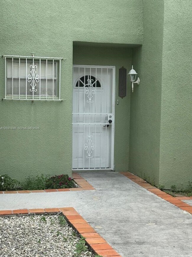 Foto del edificio - 11173 NW 7th St