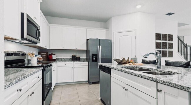 Building Photo - 25 Redbud Rd