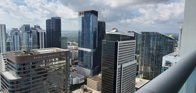 Building Photo - 495 Brickell Ave