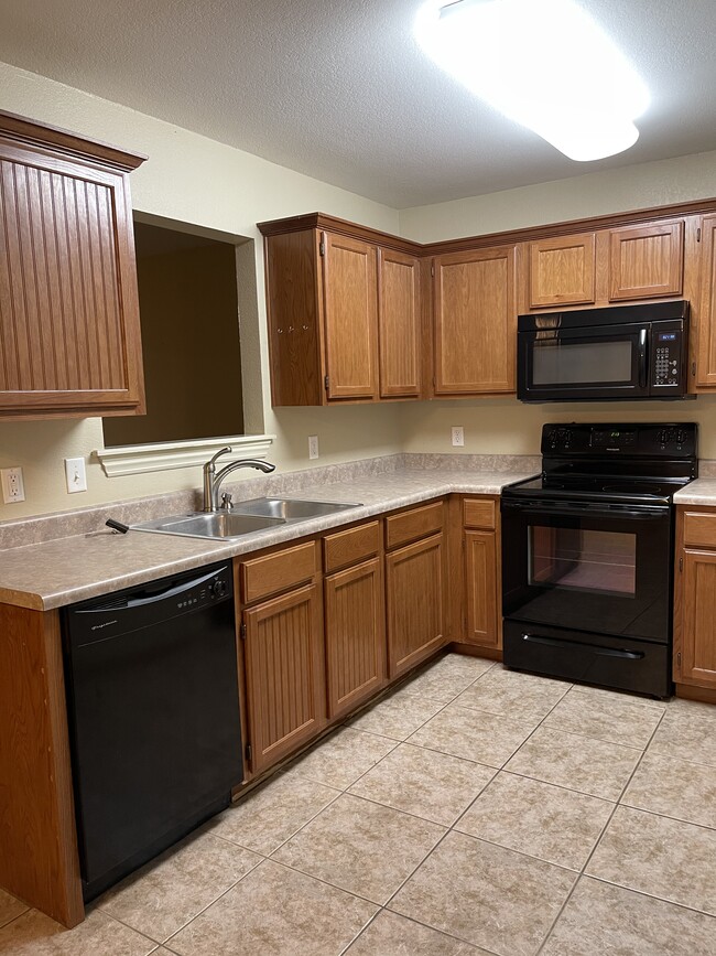 Kitchen - 4077 Glenstone Ter