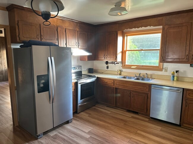 Kitchen - 3908 Devenwood Ave