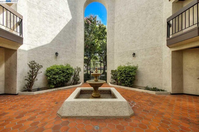 Building Photo - Beautiful Gated Community One Bedroom One ...