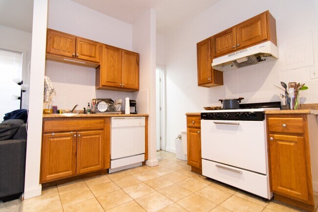 Foto del edificio - PACKARD'S CORNER 2-bed H + HW SEPT 2025