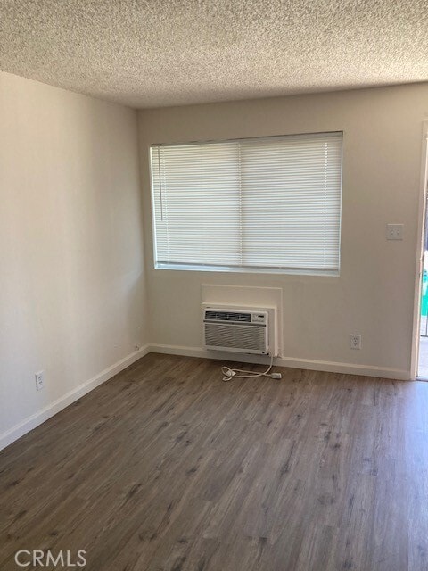 Building Photo - 1152 Villa St