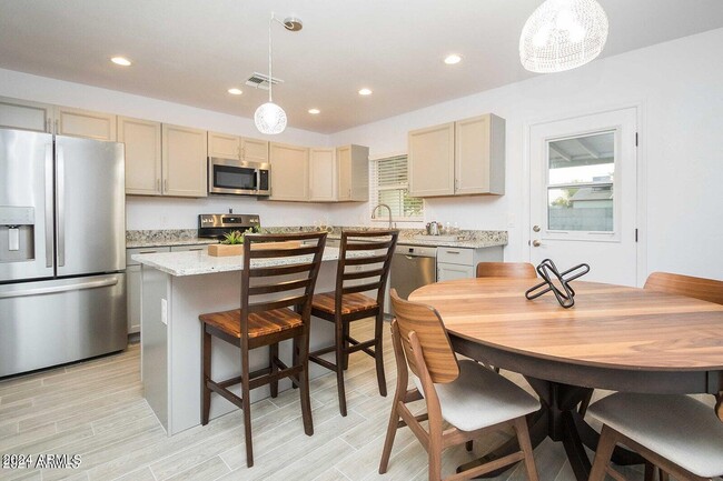 Foto del edificio - 2244 E Monterey Way