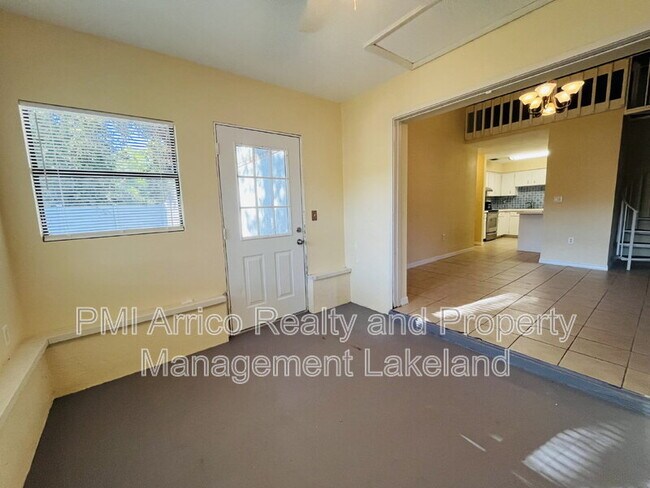 Foto del edificio - 5054 Hayes Rd