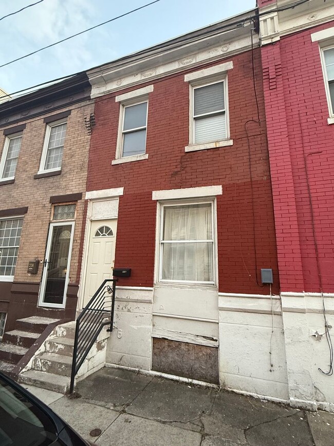 Building Photo - 3 Bedroom Home at 21st & Mifflin Streets