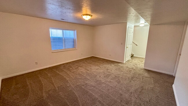 Building Photo - 631 W 20 N