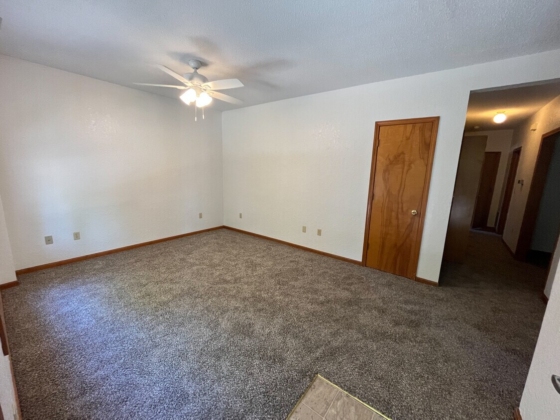 Primary Photo - 702 Streck Ct