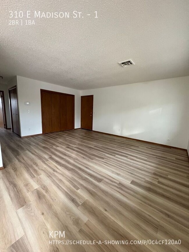 Foto del edificio - 310 E Madison St