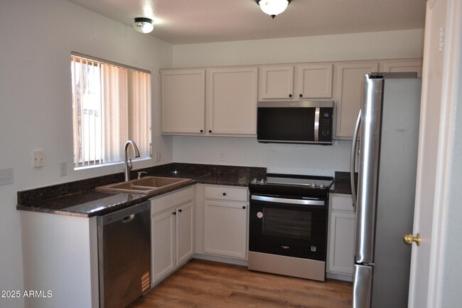 Building Photo - 976 E Greenlee Ave