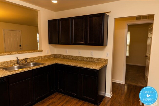 Foto del edificio - 917 Skinner Dr