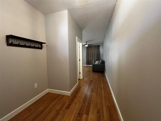 Foto del edificio - 1201 Grove Blvd