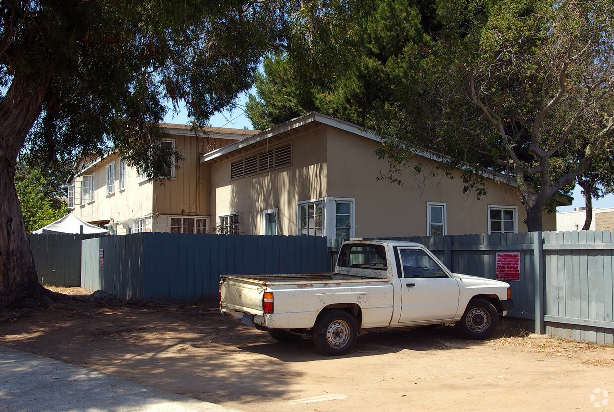 Building Photo - Astro 6Plex