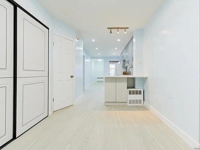 Foto del edificio - 1132 E 105th St