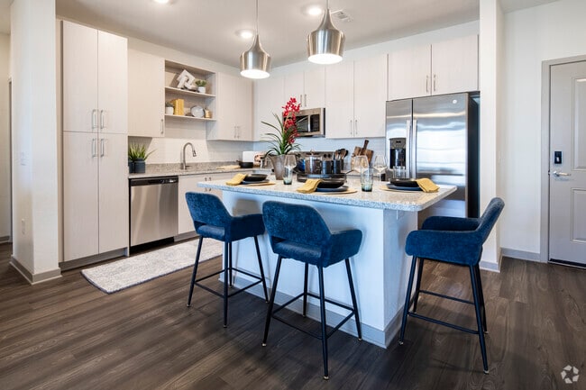 2BR, 2BA - 1,095SF - Kitchen - Brio Parc Apartments & Townhomes