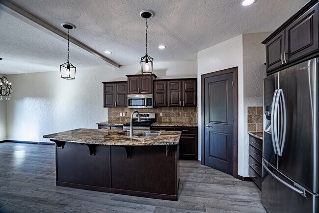Foto del edificio - 6649 N Madellaine Dr