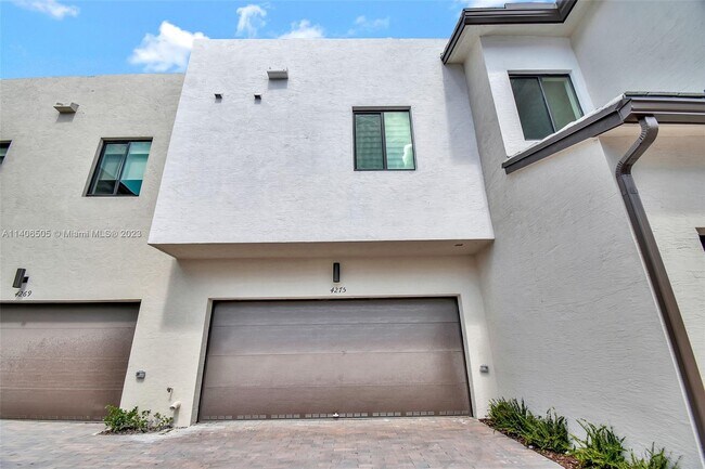 Foto del edificio - 4275 NW 83rd Path