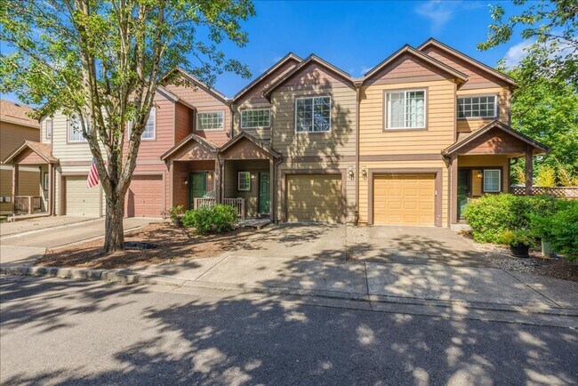 Foto del edificio - Crisp, Updated Townhome Near Nike & Shopping