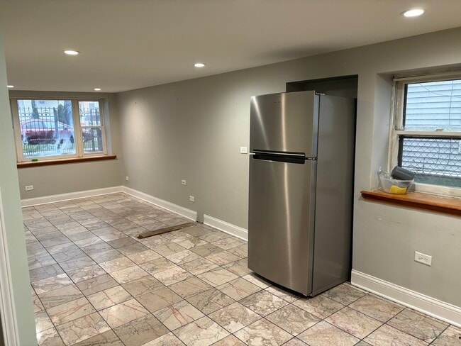 Building Photo - 4610 N Karlov Ave