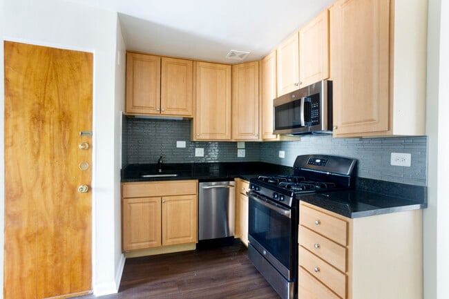 8548.Skokie.H2-1 - Garden House Apartments