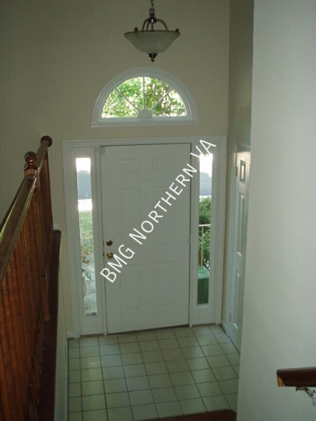 Foto del edificio - 2105 Kings Garden Way